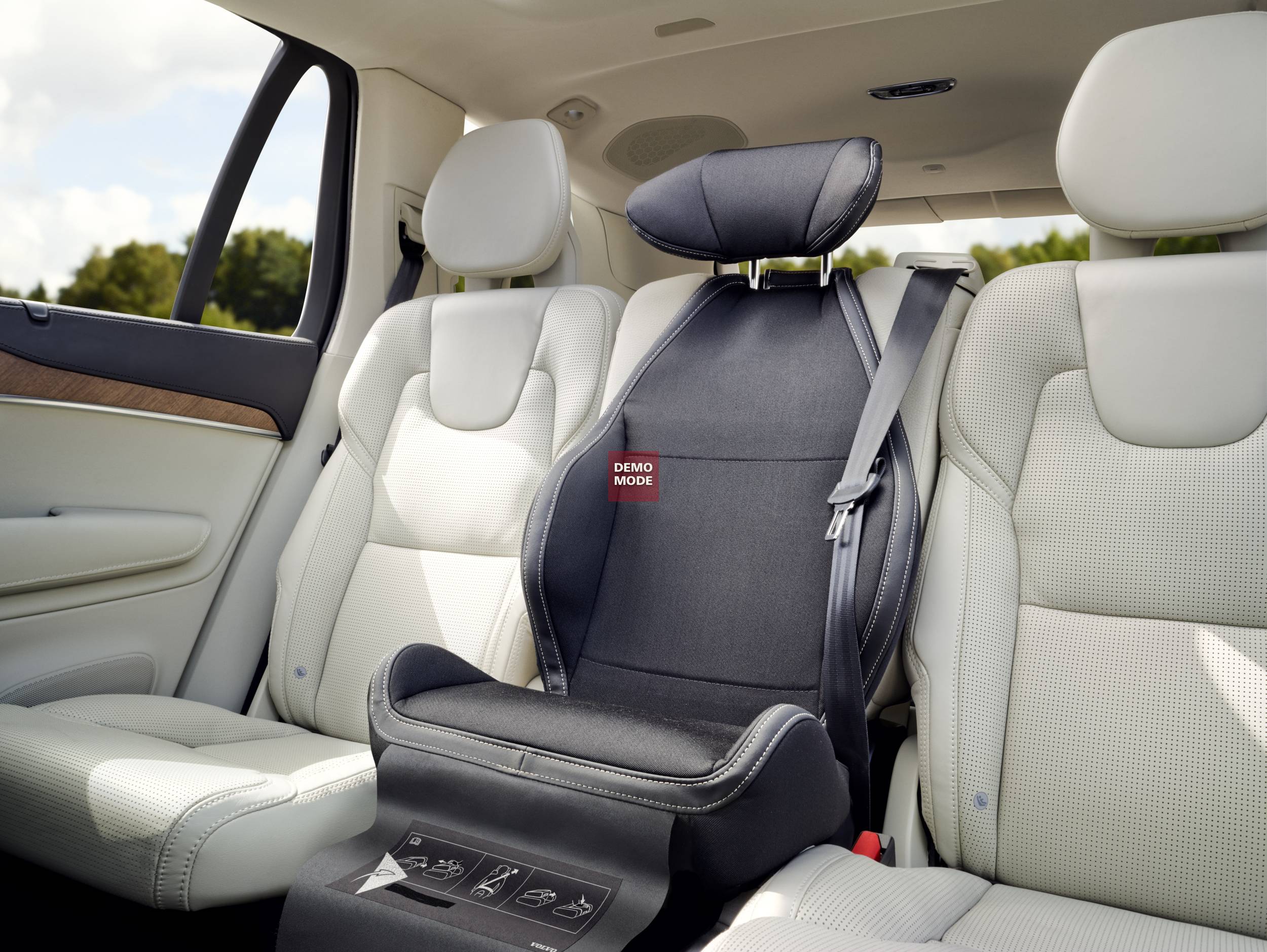 Pehme lisapolster integreeritud lapseistmele