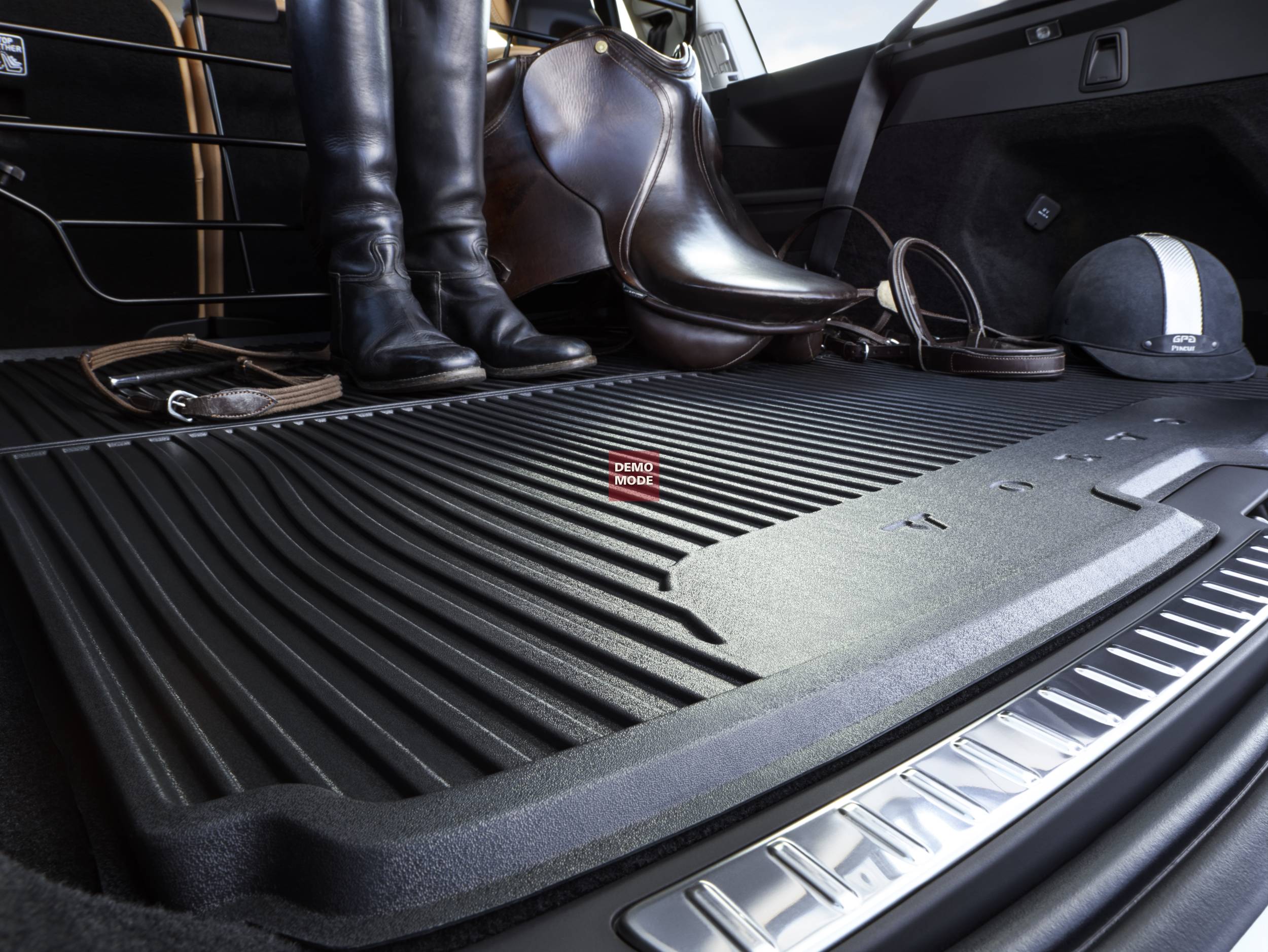 Plastikust pagasiruumi matt 7-kohalisele autole